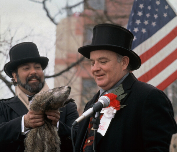 «День сурка»: праздничный разбор фильма от Бекки Пульизи и Анджелы Акерман